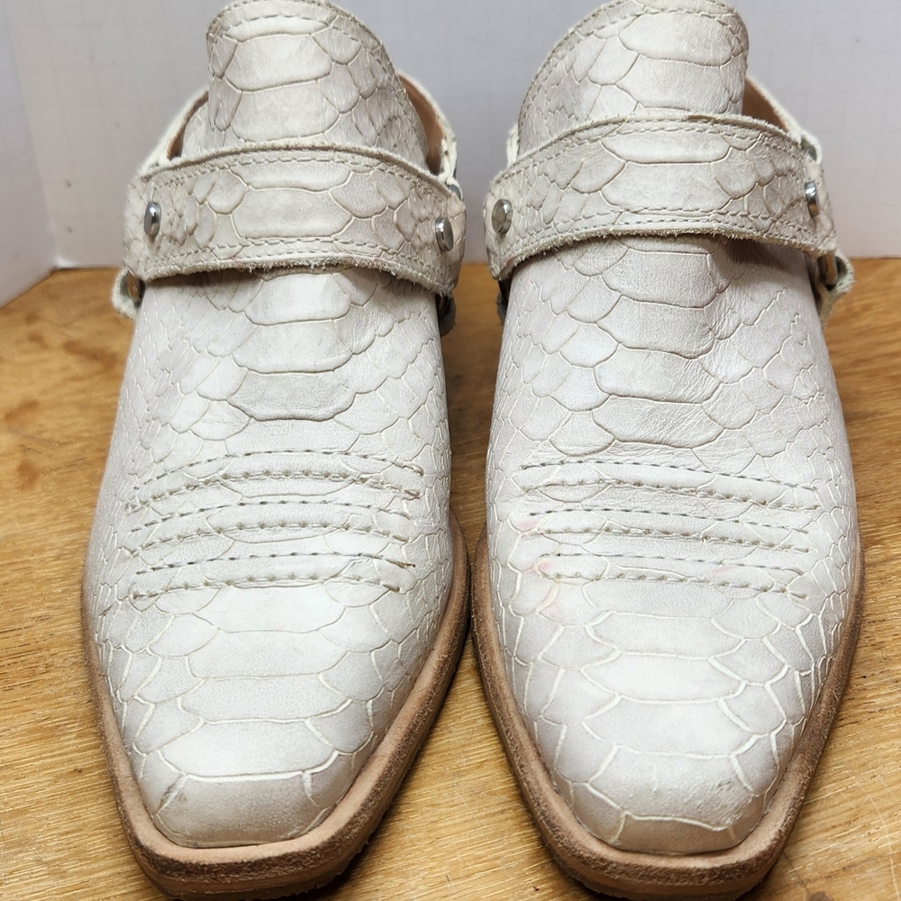 Donald J.‎ Pliner Cream Western Boots
